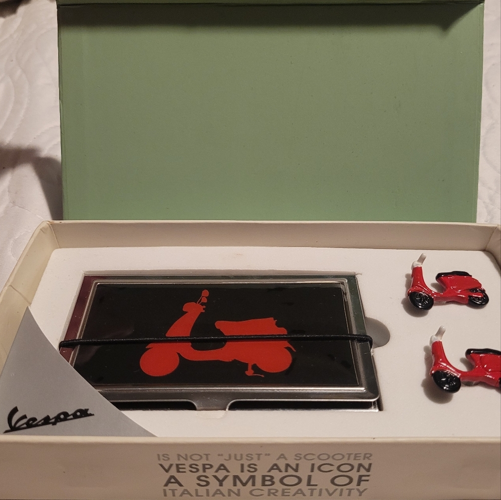 Vespa Set cufflinks and business card holder